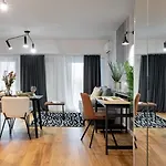 Superb Unirii Square View Large 1br Flat - 609 * Boekarest