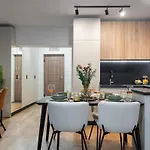 Apartamento Superb Unirii Square View Large 1br Flat - 609 *
