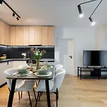 Apartamento Superb Unirii Square View Large 1br Flat - 609 *