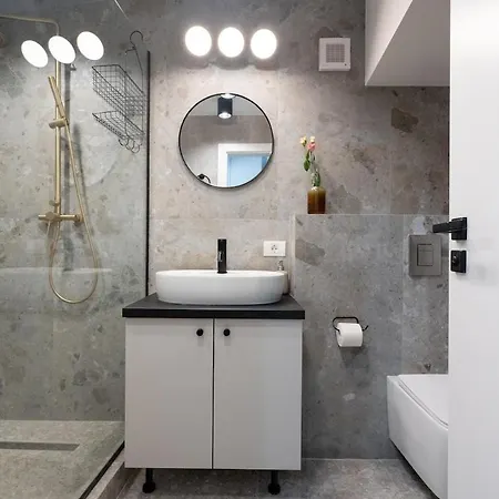 Superb Unirii Square View Large 1br Flat - 609 Boekarest