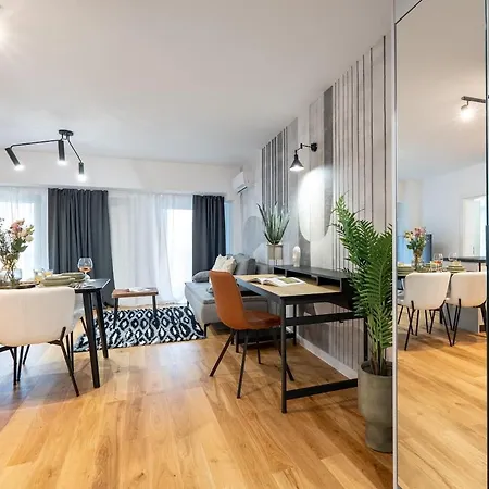 Apartamento Superb Unirii Square View Large 1br Flat - 609 *