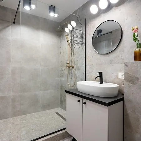 Superb Unirii Square View Large 1br Flat - 609 * Бухарест