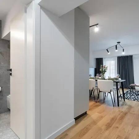 Superb Unirii Square View Large 1br Flat - 609 * Бухарест